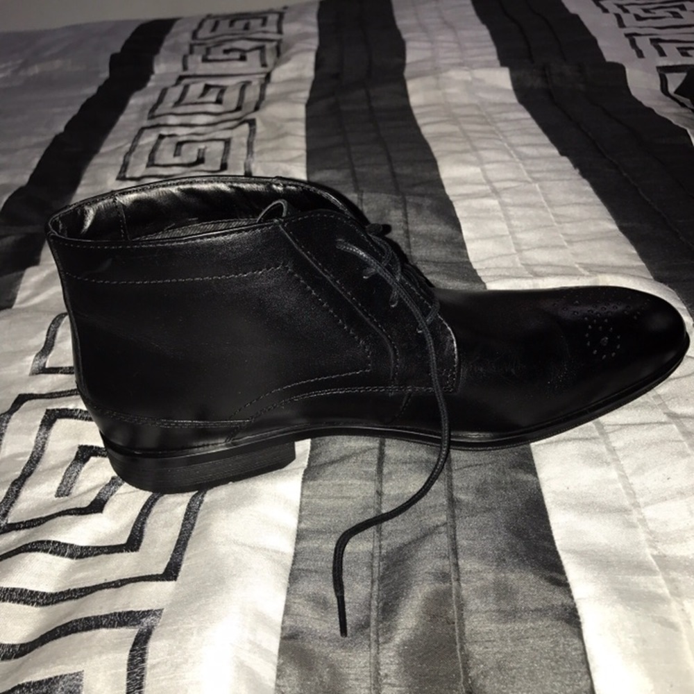 Rockport style connected chukka 8.5 (price neg)